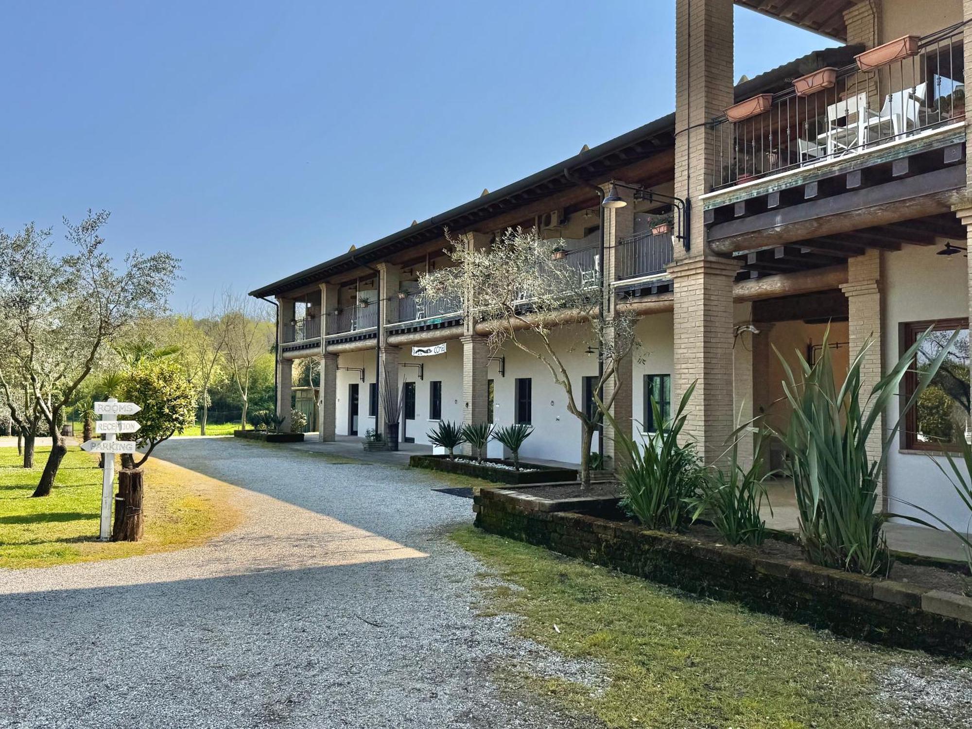 Agriturismo B&B Cascina Reciago Дезенцано-дель-Гарда Экстерьер фото
